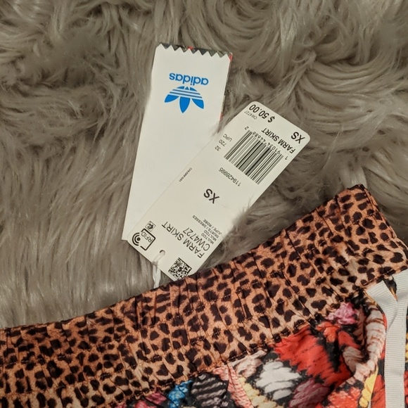 New Adidas Skater skirt - Picture 3 of 3